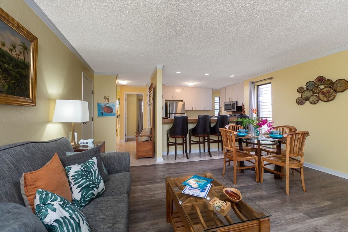 Condo in Kihei · ★4.81 · 1 bedroom · 2 beds · 1 private bath - Photo 4