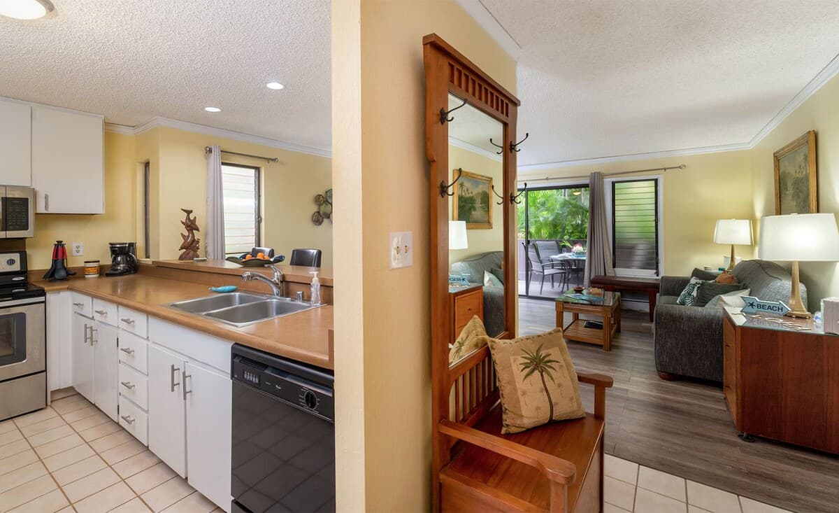 Condo in Kihei · ★4.81 · 1 bedroom · 2 beds · 1 private bath - Photo 5