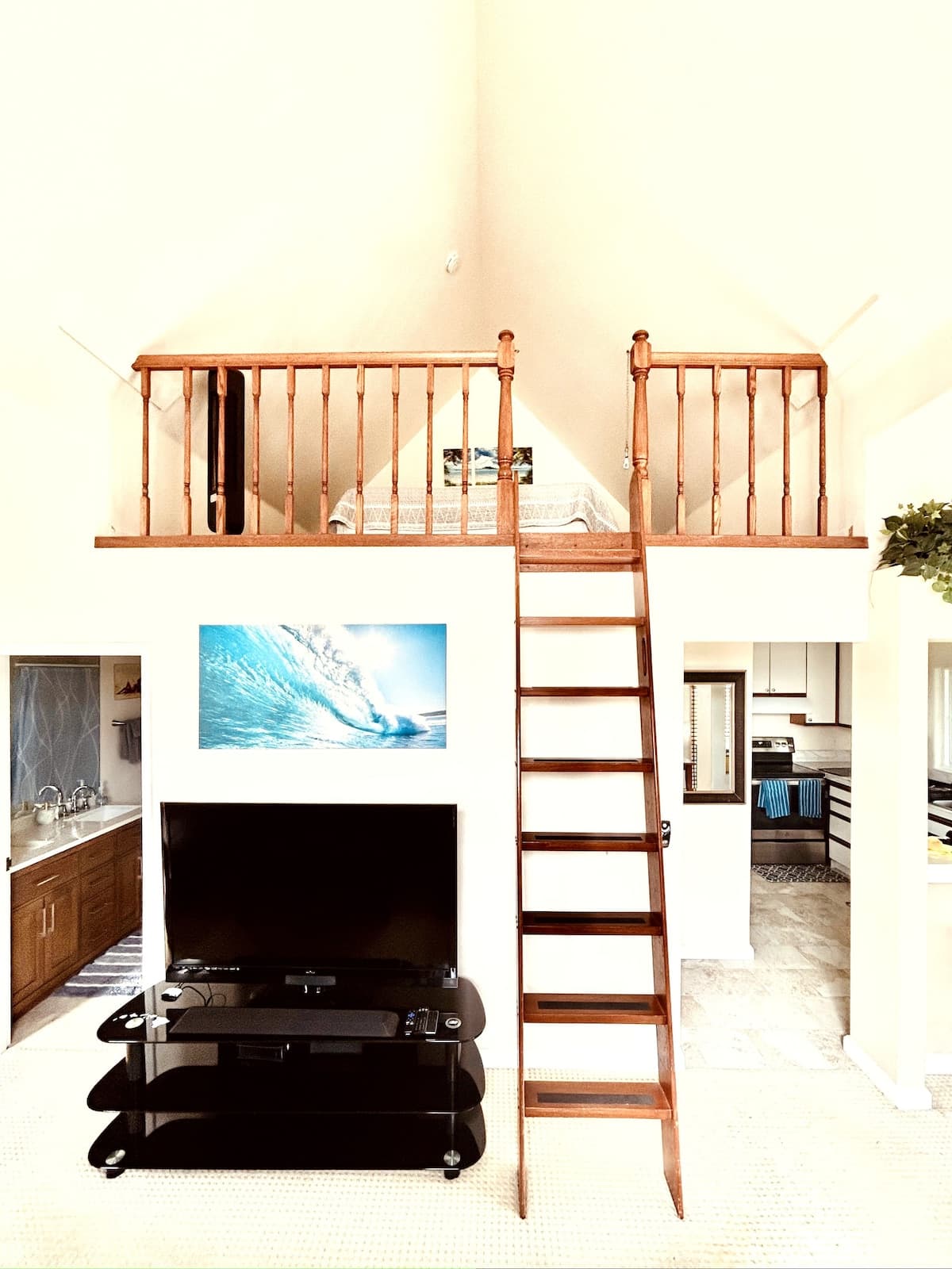 Bright, Airy, Central Loft with Lush Views - Photo 1