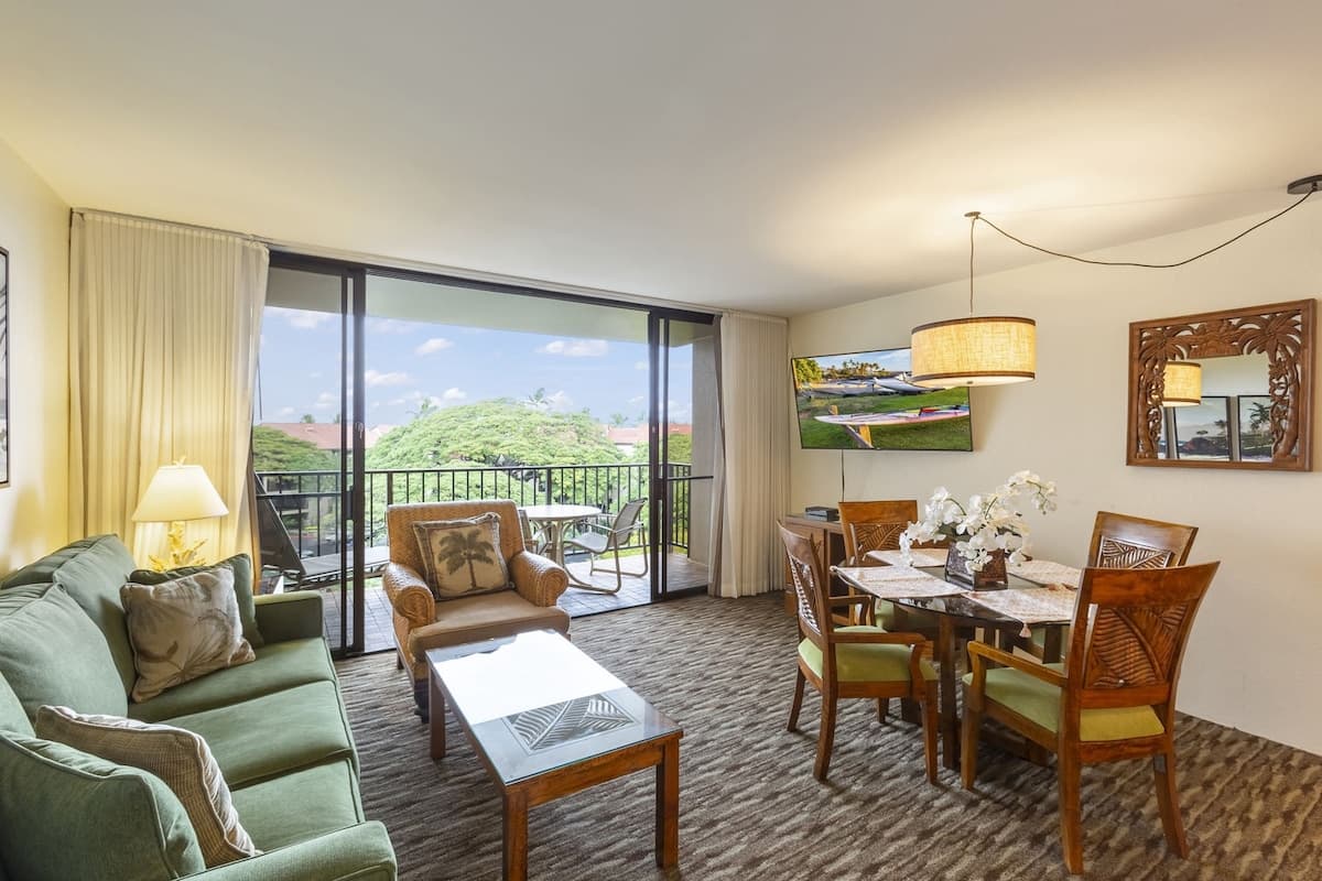 Condo in Lahaina · ★4.89 · 2 bedrooms · 4 beds · 2 shared baths - Photo 4