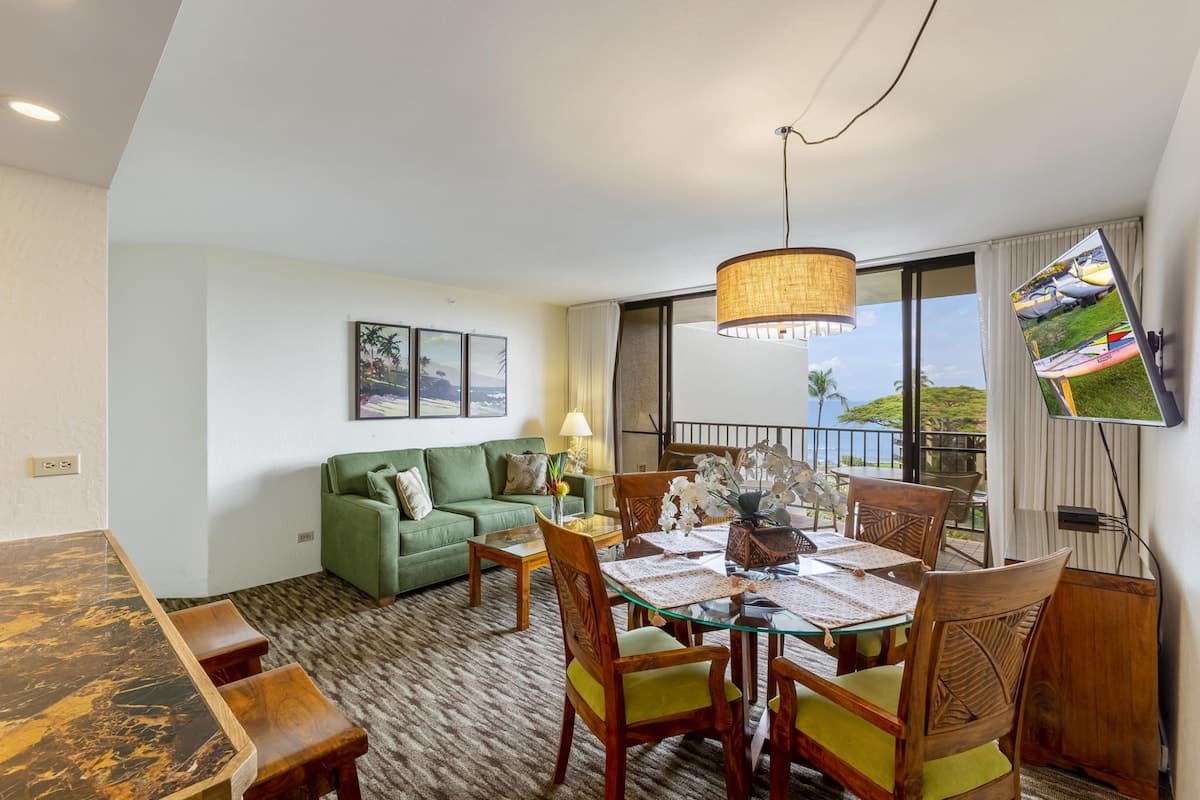Condo in Lahaina · ★4.89 · 2 bedrooms · 4 beds · 2 shared baths - Photo 2