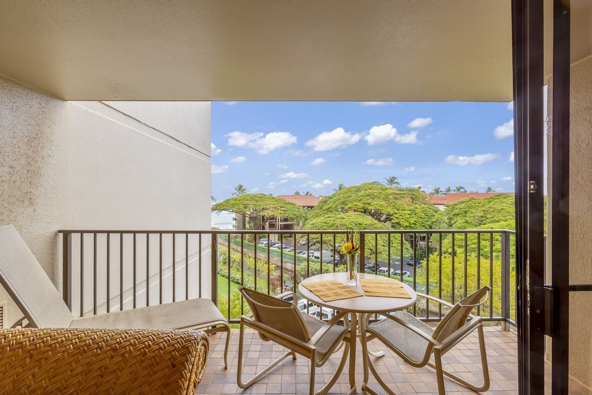 Condo in Lahaina · ★4.89 · 2 bedrooms · 4 beds · 2 shared baths - Photo 1