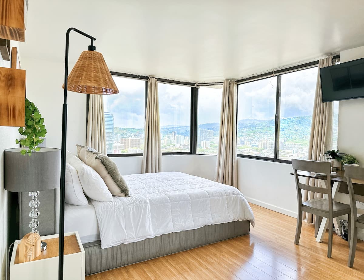 Waikiki Corner Panorama: 31F A + B - Photo 1