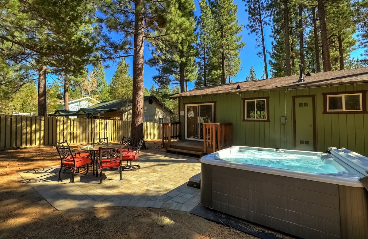 South Lake Tahoe Romantic Getaway + Hot Tub + Pets - Photo 1