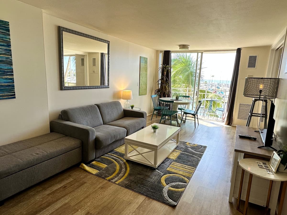 Waikiki Oceanfront Condo 2 Minutes to the Beach - Photo 5