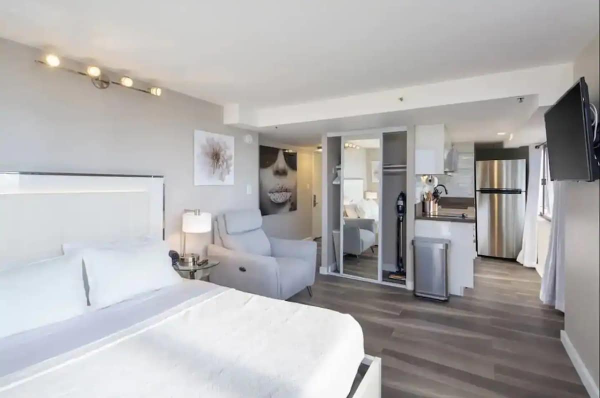 Hotel in Honolulu · ★4.78 · 1 bedroom · 1 bed · 1 private bath - Photo 1