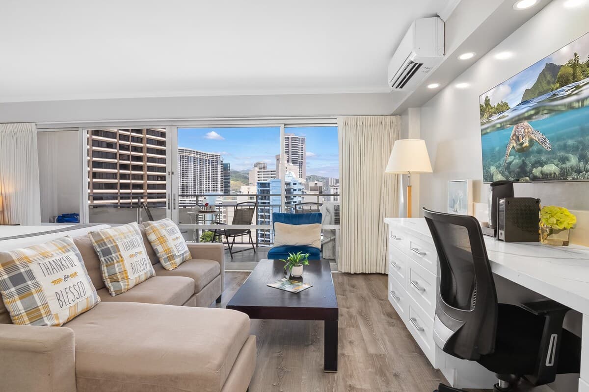 Condo in Honolulu · ★4.7 · Studio · 2 beds · 1 private bath - Photo 1