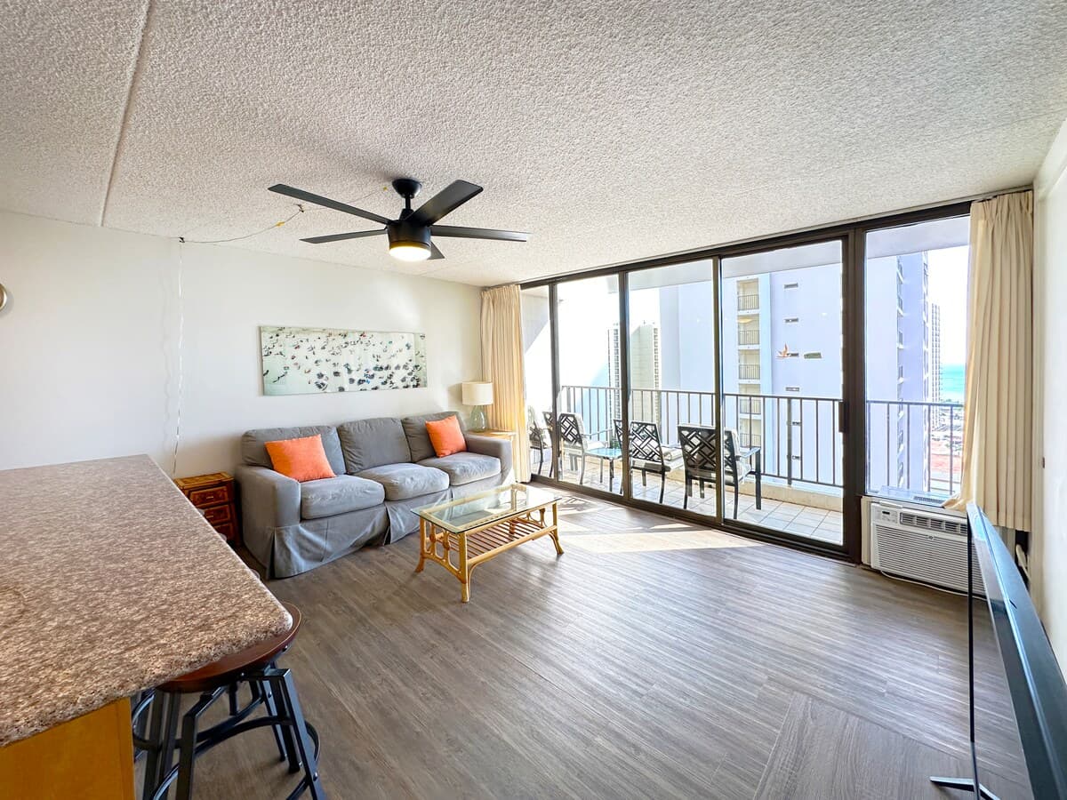 Condo in Honolulu · ★4.91 · 1 bedroom · 3 beds · 1 private bath - Photo 5