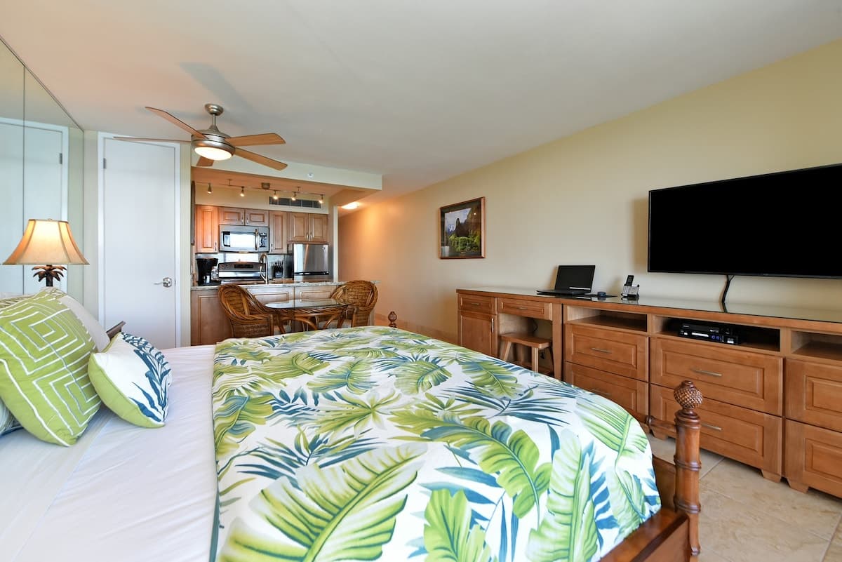 Condo in Lahaina · ★5.0 · 1 bedroom · 1 bed · 1 bath - Photo 5