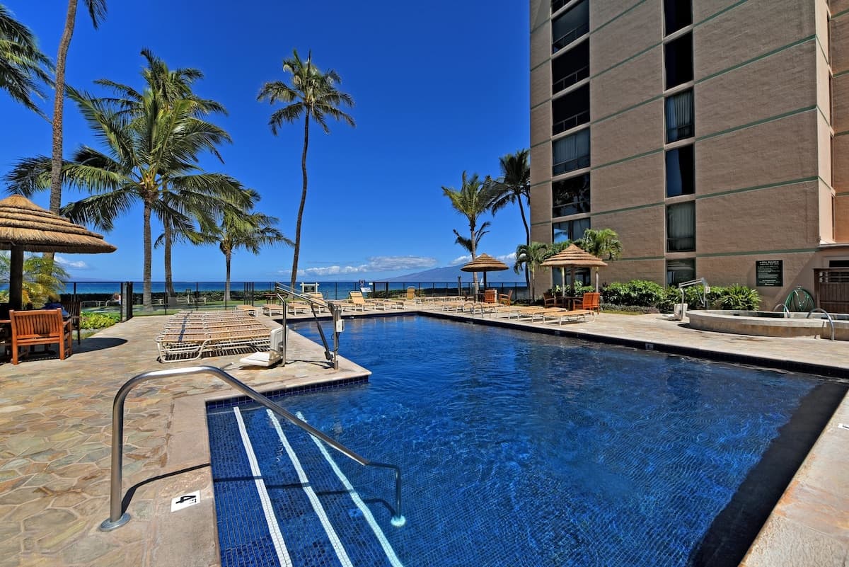Condo in Lahaina · ★5.0 · 1 bedroom · 1 bed · 1 bath - Photo 4