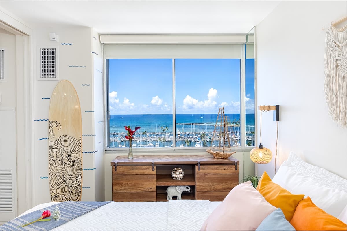 Breathtaking Condo w/ 2 pools - Photo 5