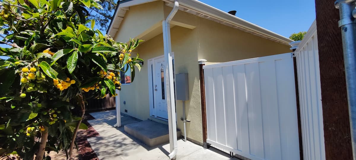 Quiet 2BR Near Target, Costco & Mall + Pet OK - Photo 2