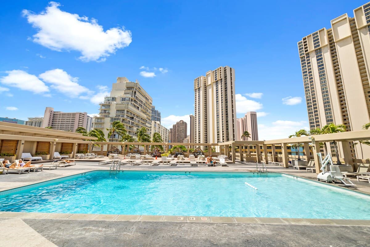 Modern Hotel Ala Moana, Balcony, Pool, Gym - Photo 2