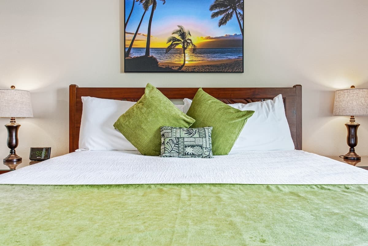 Condo in Lahaina · ★4.96 · 1 bedroom · 1 bed · 1 bath - Photo 5