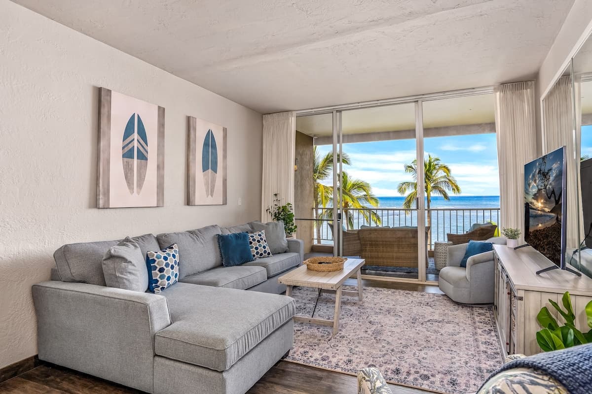 Pent house on the ocean - Photo 1