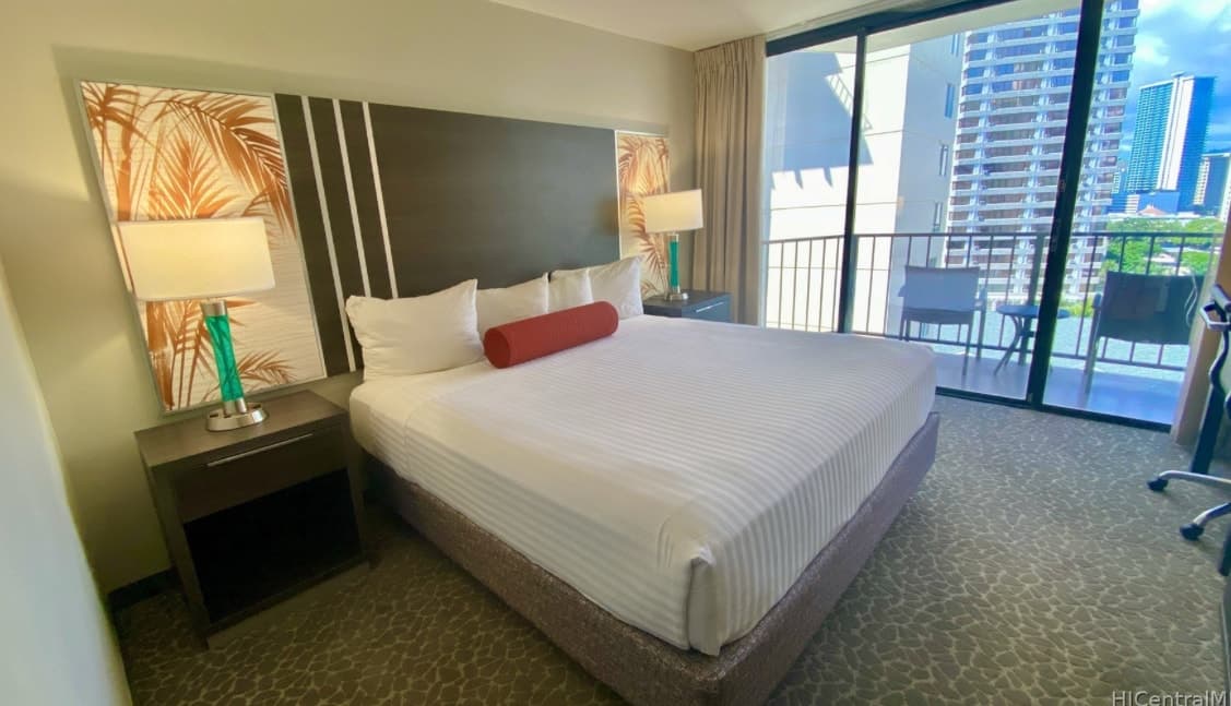Hotel in Honolulu · ★4.72 · 1 bedroom · 1 bed · 1 private bath - Photo 2