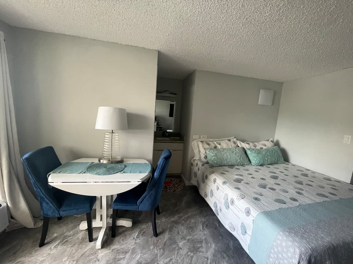 Cute Studio-3 mins from beach! - Photo 1