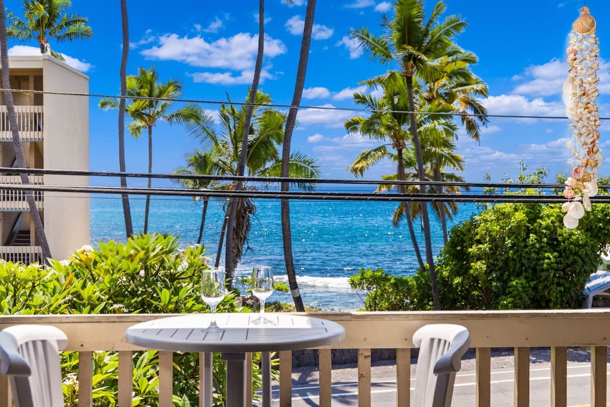 Condo in Kailua-Kona · ★4.82 · 1 bedroom · 2 beds · 1 private bath - Photo 1