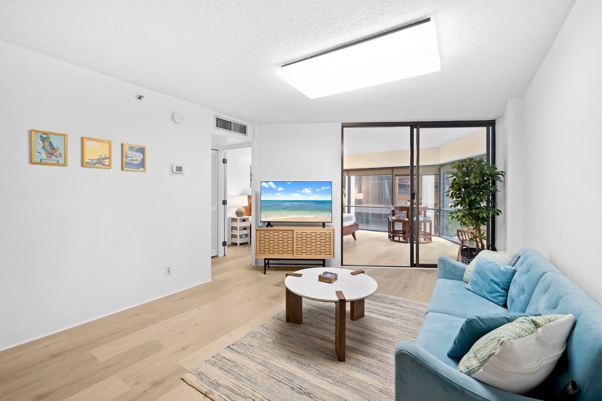 Downtown Honolulu 1BR Suite: Parking, Jacuzzi, etc - Photo 3
