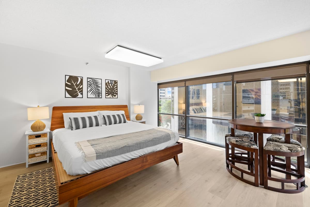 Downtown Honolulu 1BR Suite: Parking, Jacuzzi, etc - Photo 1