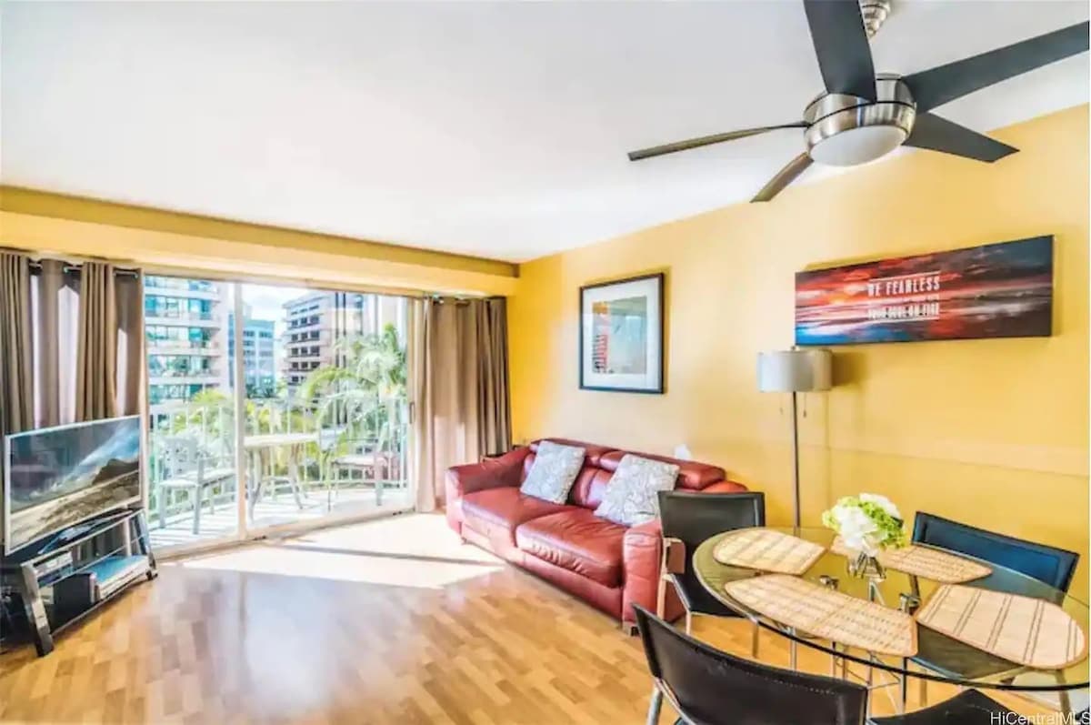NEW RENO 2 apts fit 12! 2 car parking, pool & more - Photo 4