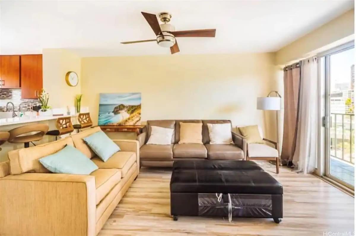 NEW RENO 2 apts fit 12! 2 car parking, pool & more - Photo 2