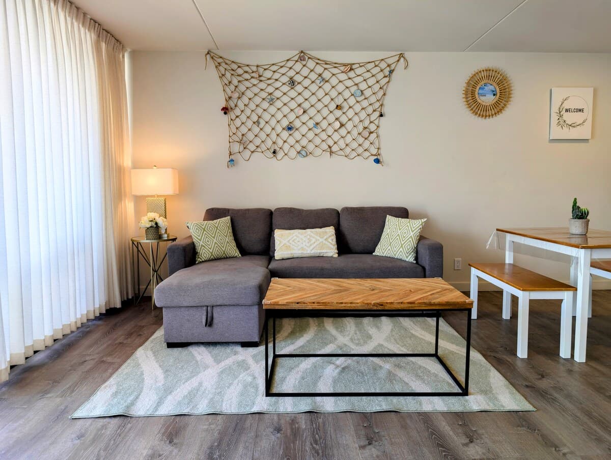 Condo in Honolulu · ★4.98 · 1 bedroom · 3 beds · 1 private bath - Photo 3