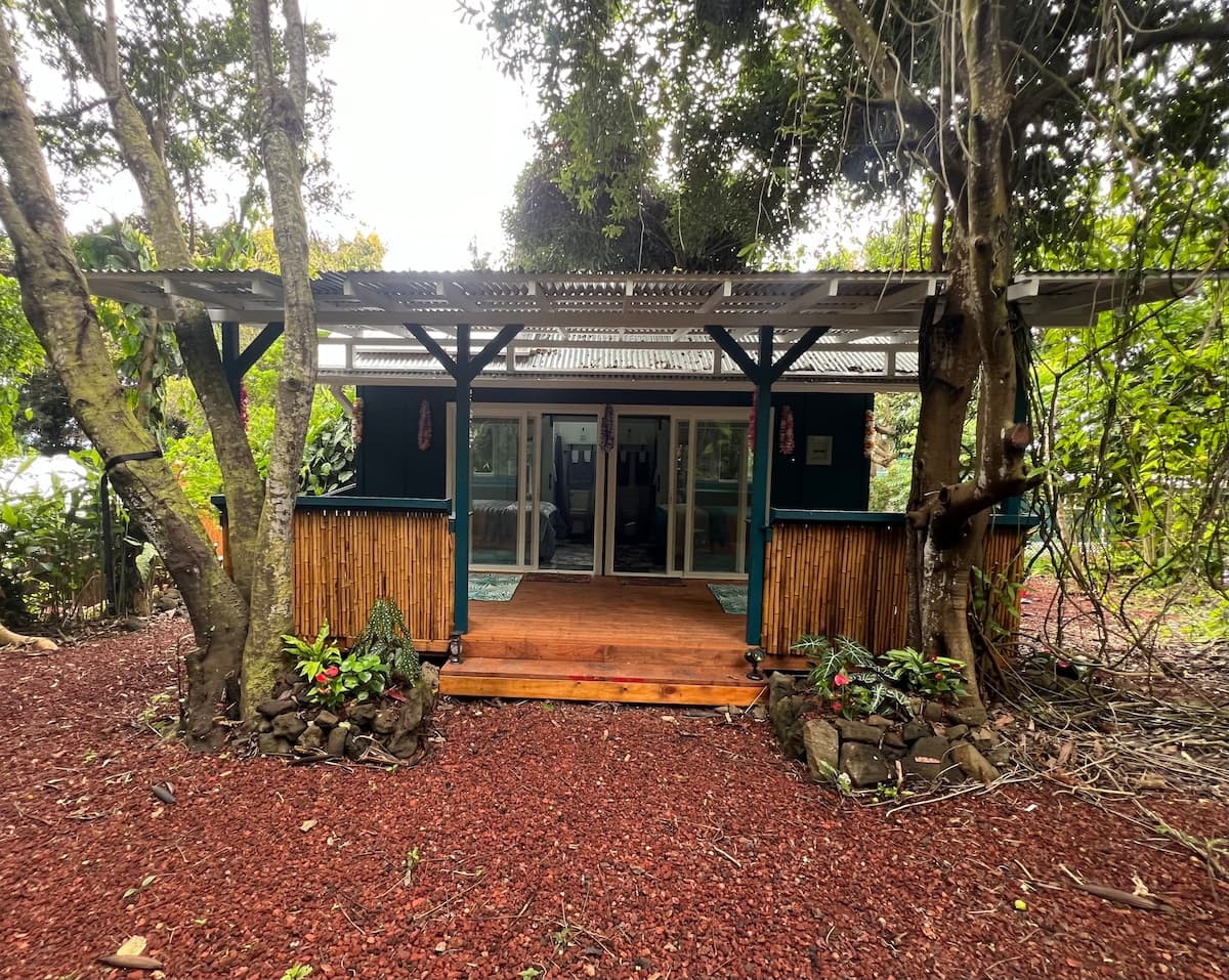 Cabin in Kealakekua · ★5.0 · 2 bedrooms · 2 beds · 2 private baths - Photo 1