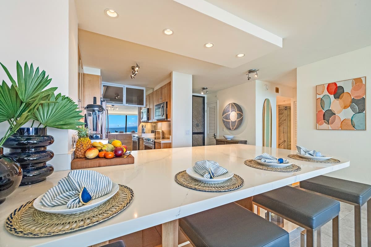 Condo in Lahaina · ★4.93 · 1 bedroom · 2 beds · 1 bath - Photo 5
