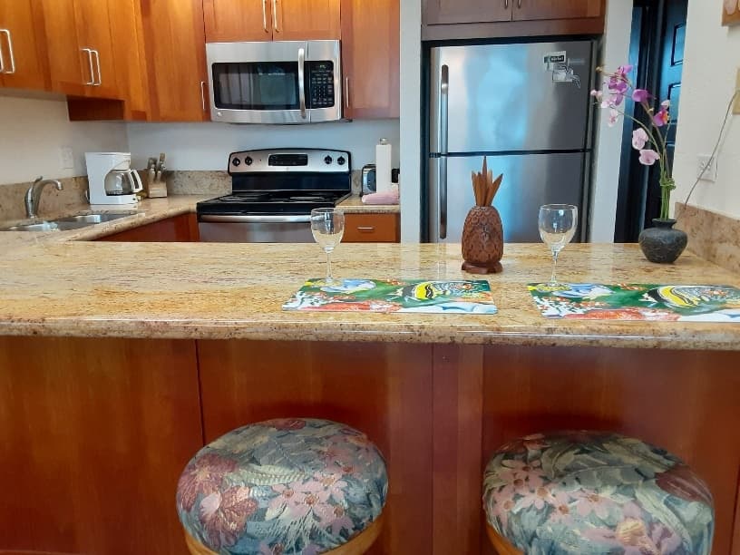 Condo in Lahaina · ★4.86 · 1 bedroom · 1 bed · 1 bath - Photo 4