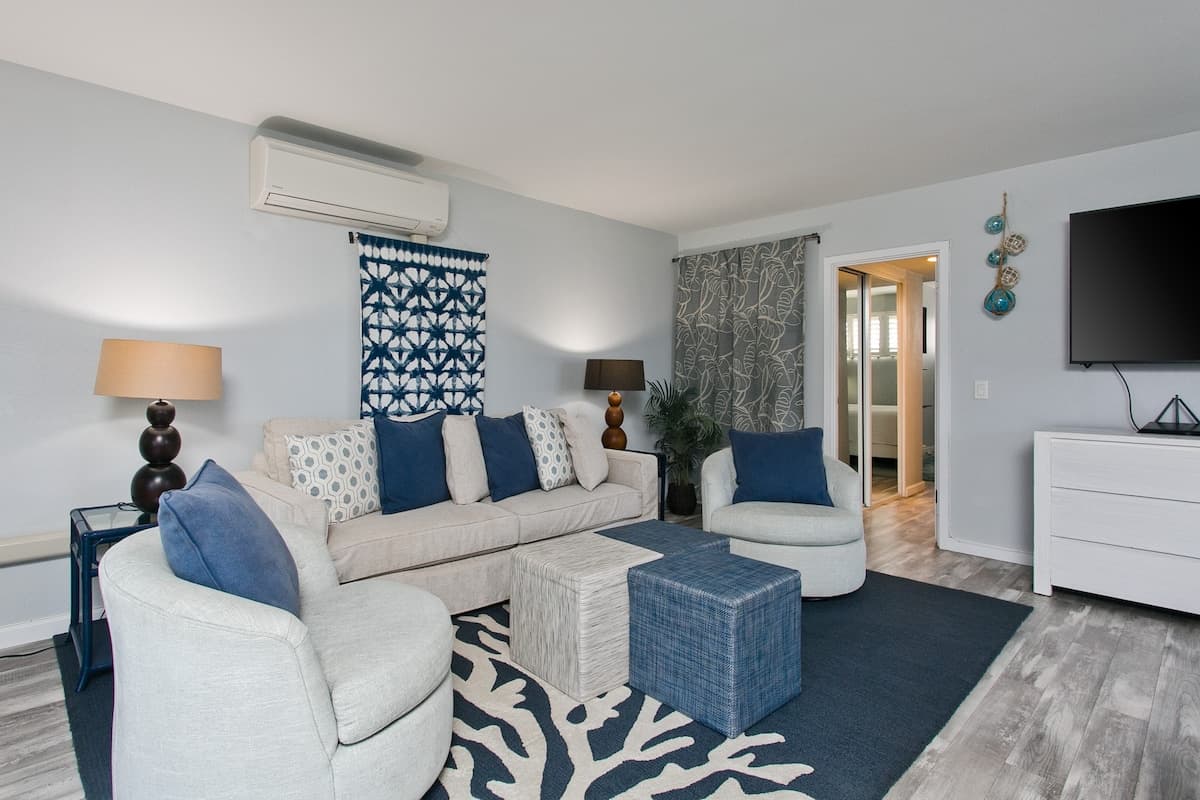 Beachy 2 Bed 2 Bath Large Suite, Free Parking & AC - Photo 1