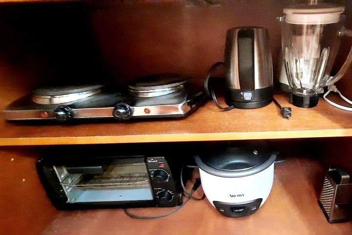 Condo in Honolulu · ★4.9 · Studio · 2 beds · 1 private bath - Photo 5