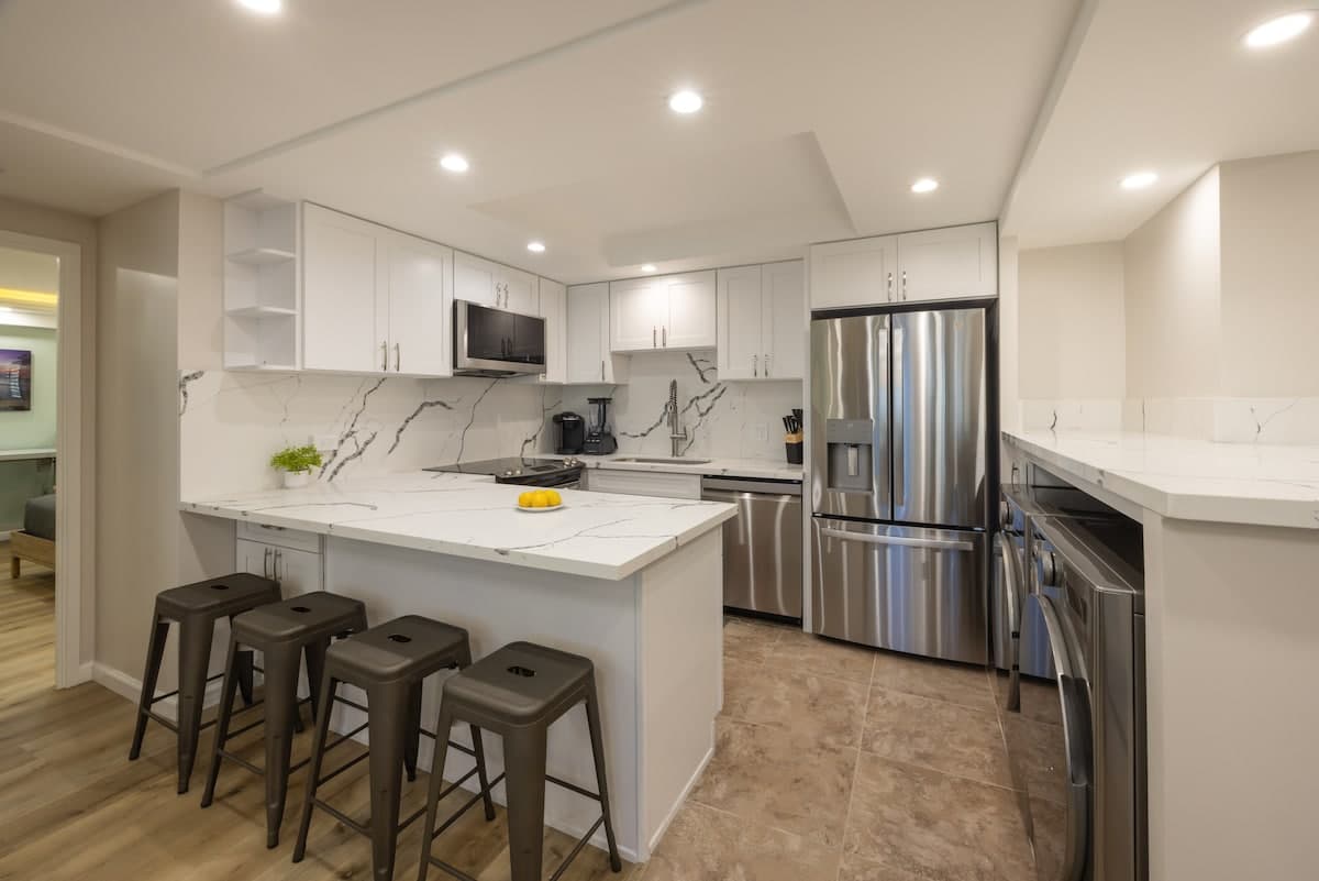Spacious, so close to beach, washer dryer parking - Photo 5