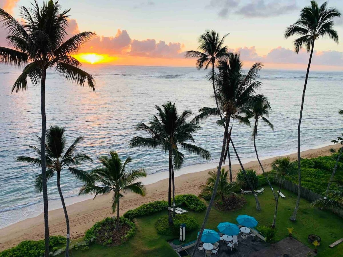 Condo in Hauula · ★4.42 · 4 bedrooms · 6 beds · 5.5 private baths - Photo 1