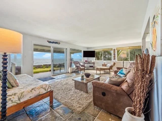 Home in Keaau · ★4.9 · 3 bedrooms · 3 beds · 2 baths - Photo 2