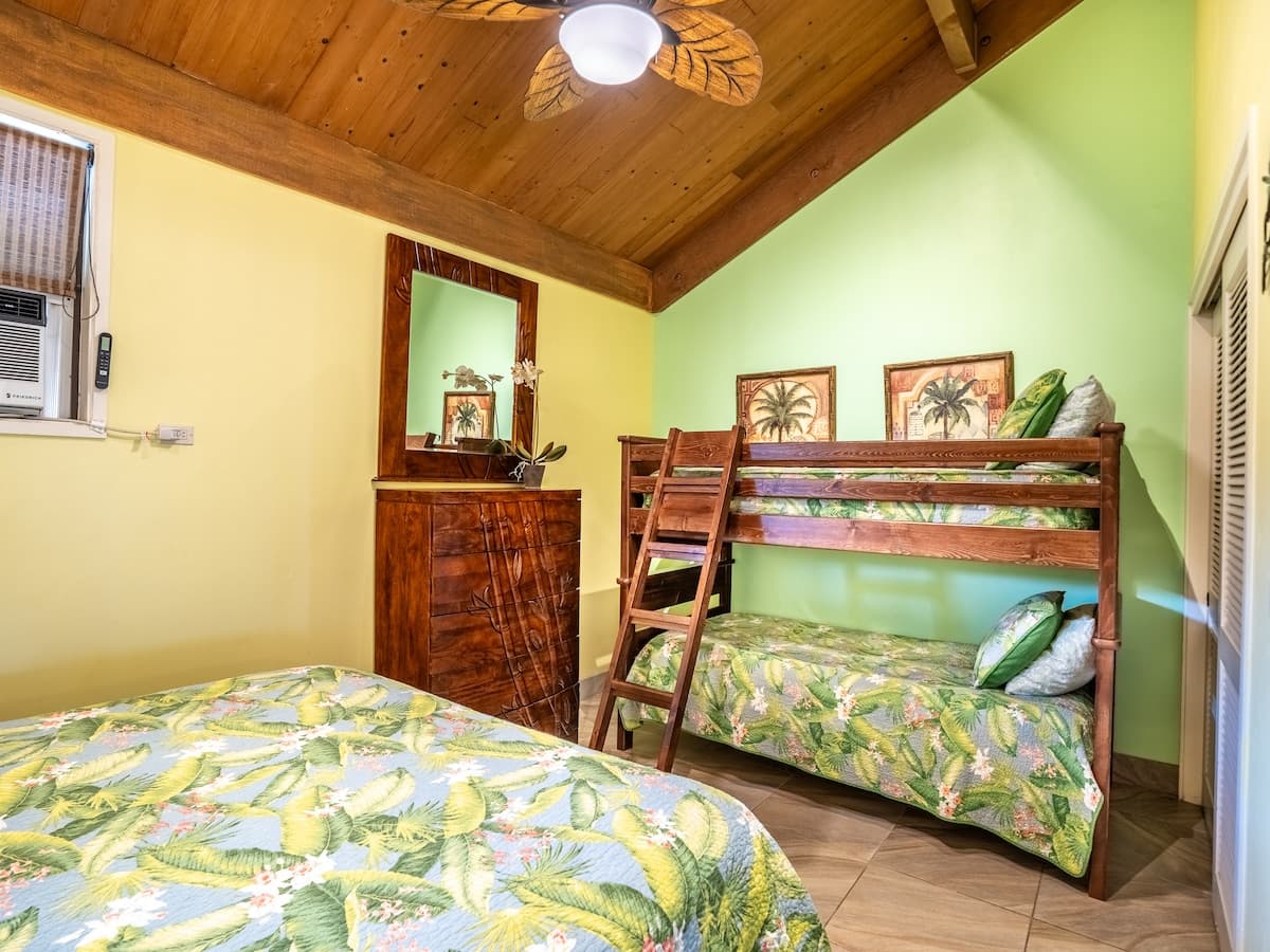 Condo in Lahaina · ★4.8 · 3 bedrooms · 5 beds · 2 private baths - Photo 1