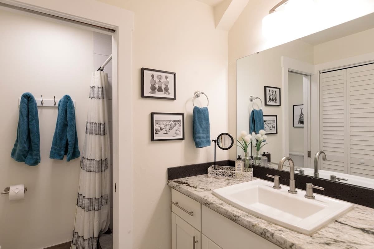 Condo in Kailua-Kona · ★4.87 · Studio · 1 bed · 1 bath - Photo 5