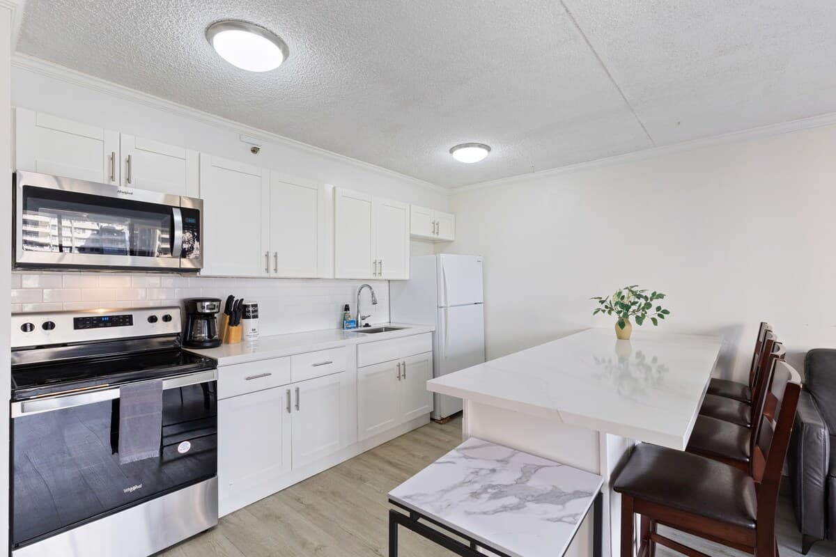 Condo in Honolulu · ★4.61 · 1 bedroom · 3 beds · 1 private bath - Photo 5