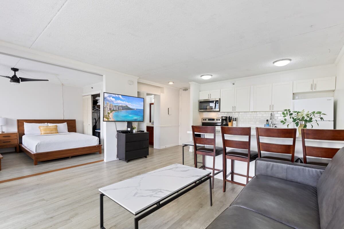 Condo in Honolulu · ★4.61 · 1 bedroom · 3 beds · 1 private bath - Photo 1