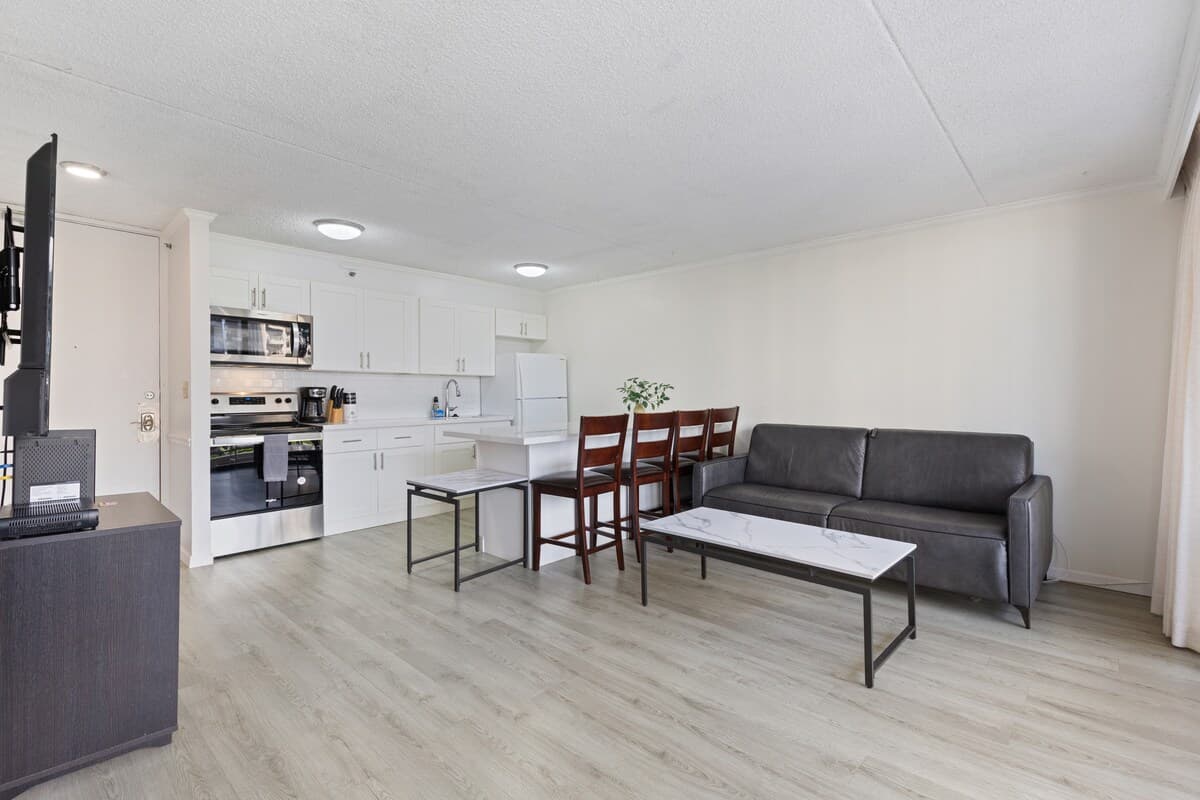 Condo in Honolulu · ★4.61 · 1 bedroom · 3 beds · 1 private bath - Photo 2