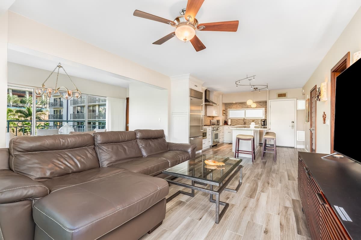 Luxury 2Bed/2Bath Corner Waikiki Shore Condo Unit - Photo 3