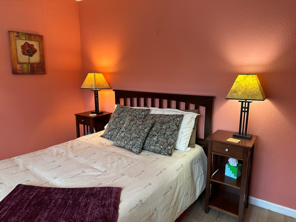 Lake Forest Condo with EV Charger & Pickleball - Photo 4