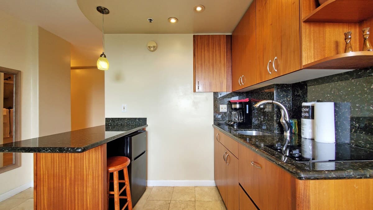Condo in Honolulu · ★4.58 · 1 bedroom · 1 bed · 1 private bath - Photo 4