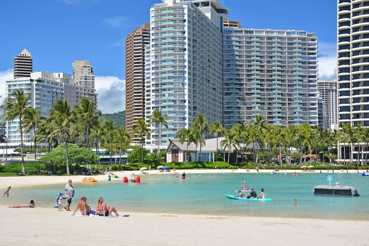 Condo in Honolulu · ★4.61 · 1 bedroom · 2 beds · 1 private bath - Photo 3