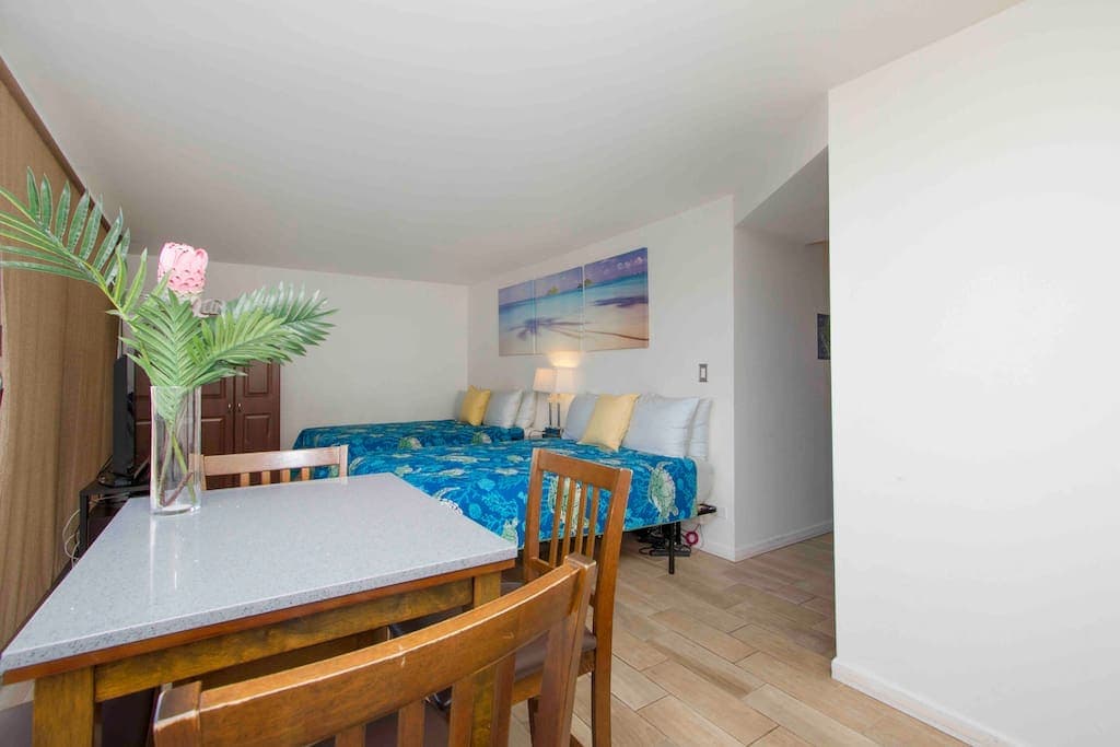 Hotel in Honolulu · ★4.47 · Studio · 2 beds · 1 private bath - Photo 4