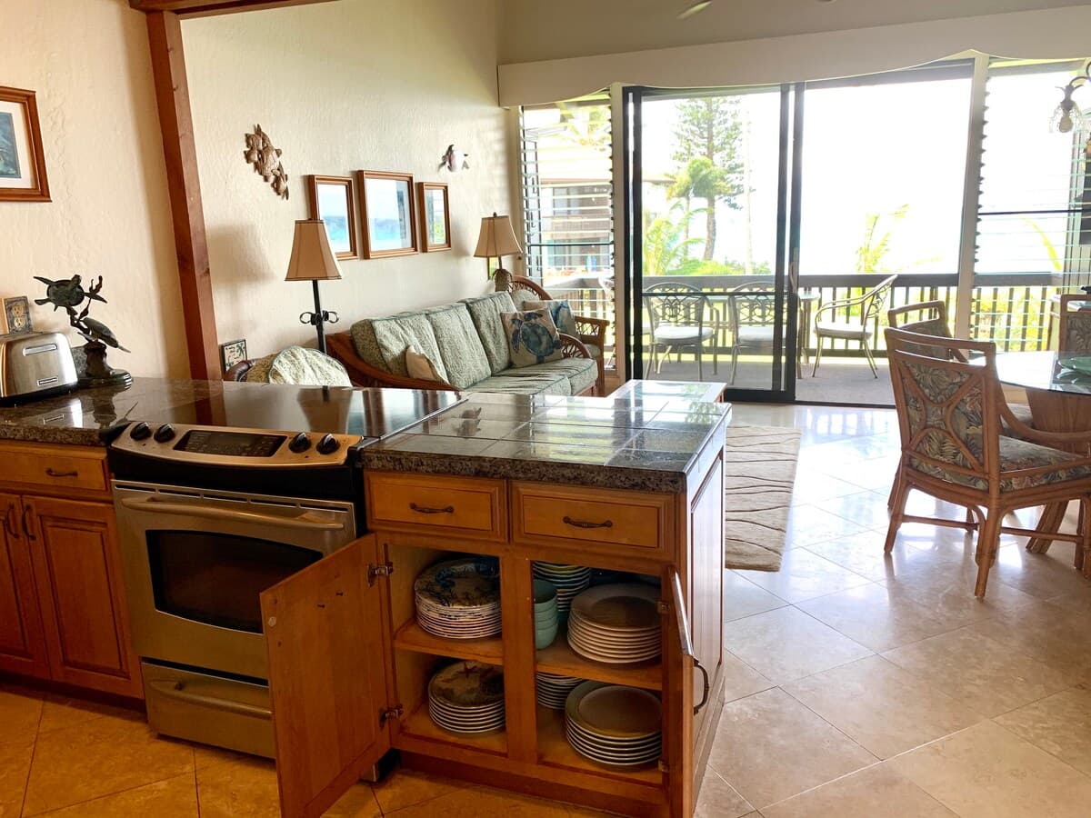 Condo in Lahaina · ★4.91 · 2 bedrooms · 3 beds · 2 baths - Photo 5