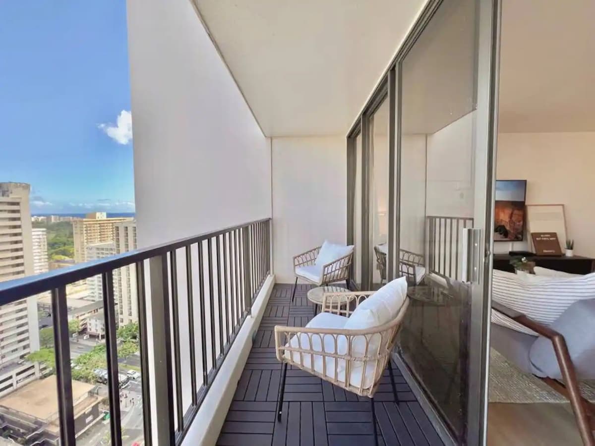 NEW Waikiki Banyan Ocean and Diamond Head View - Photo 4