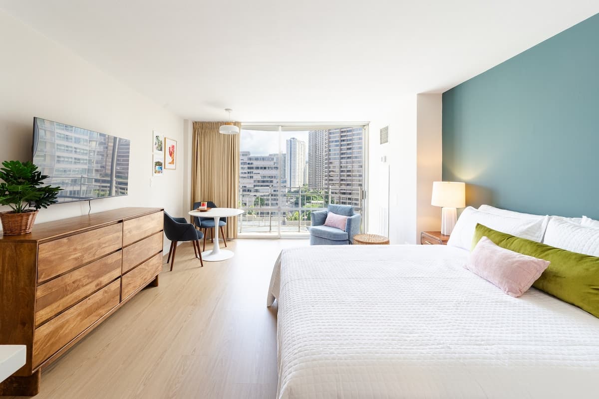 1281 Ilikai Marina Studio - City View by Beach - Photo 1