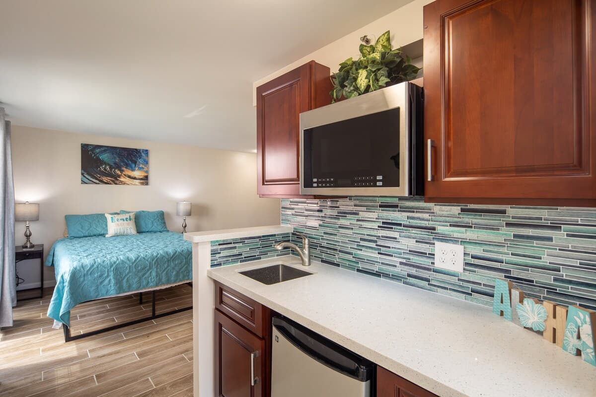 ~501 Aloha Breeze : Cute, Min to Beach w/2 Lanais - Photo 4