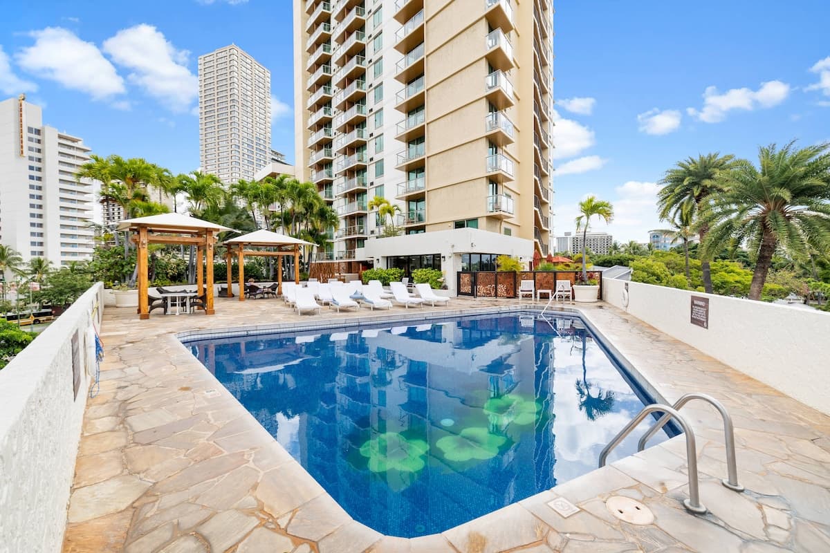 Walk to Beach! Cozy Waikiki Studio Pool + Balcony - Photo 3